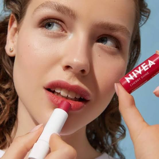 Nivea Cherry Shine Protector Labial
